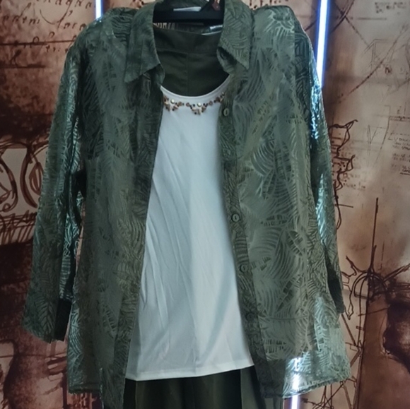 Alfred Dunner Tops - Alfred Dunner Olive Leaf Print Ensemble